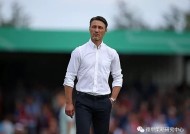 好博体育-清晨体能课后，浙江队回应争议备战德甲，更衣室稳定，团队化学反应显著(积极与党靠拢的句子)