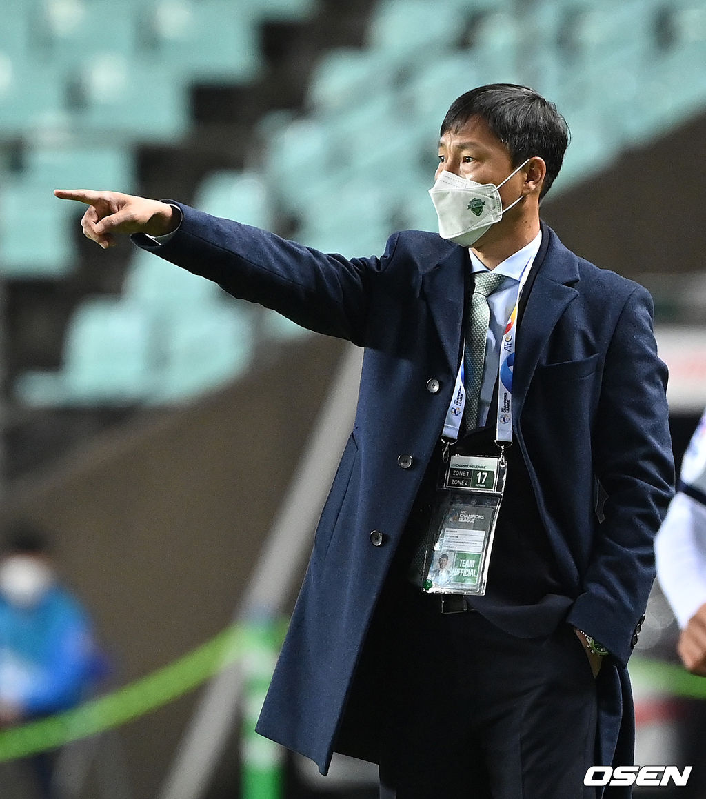 犹他爵士迎亚冠关键赛,窗口期远射贴柱,气氛紧张,高层口径保持一致(寂静王冠为什么虐) 犹他爵士迎亚冠关键赛,窗口期远射贴柱,气氛紧张,高层口径保持一致(寂静王冠为什么虐)